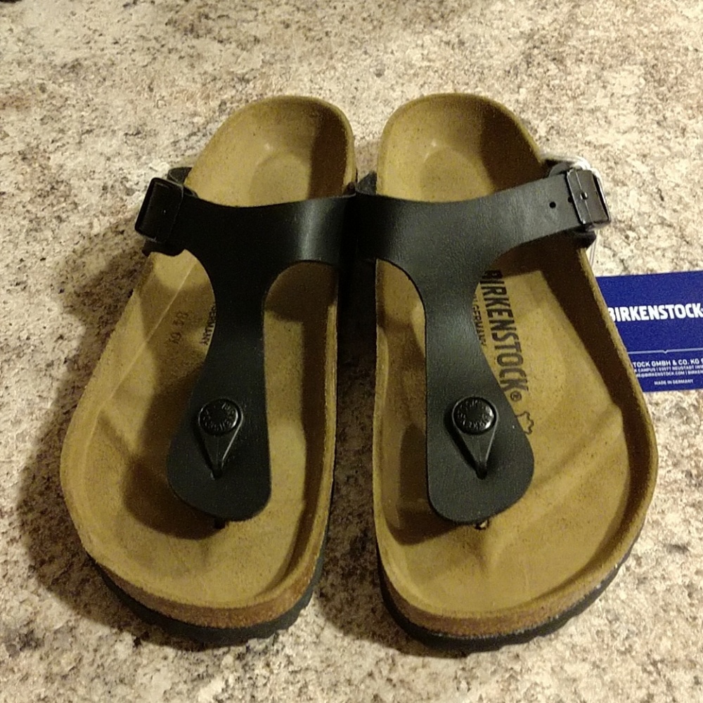 Black Gizeh Birkenstock sandals